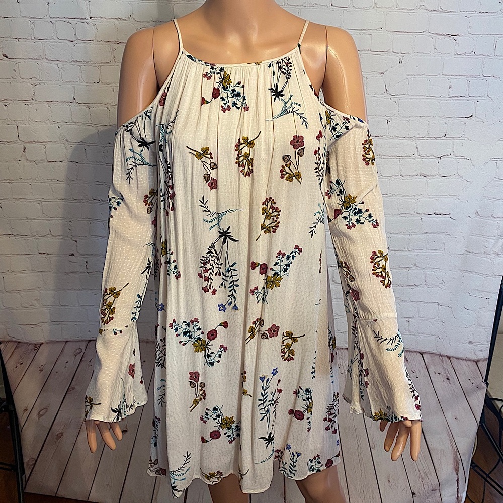 Nordstrom Lush cream colored floral cut out sleeve dress size medium boho